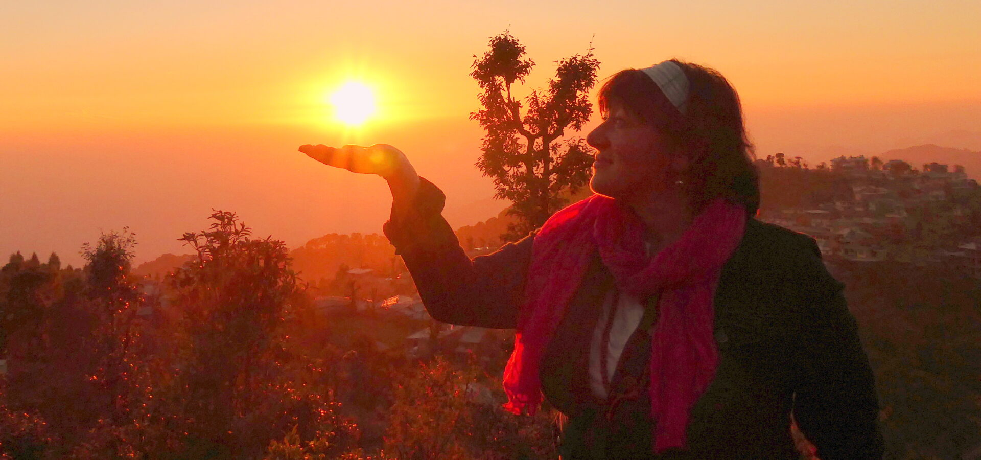 Michi vor einem Sonnenuntergang